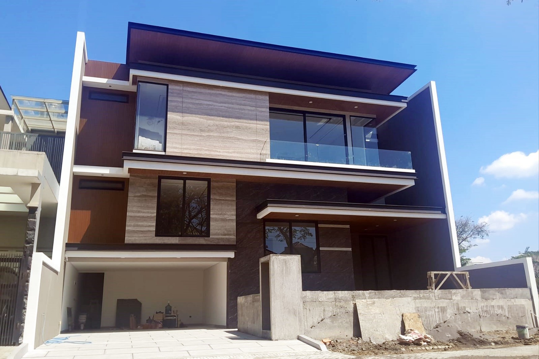 Rumah Mewah Baru Gress di Citraland Newton Hill Surabaya Barat, 2 Lantai