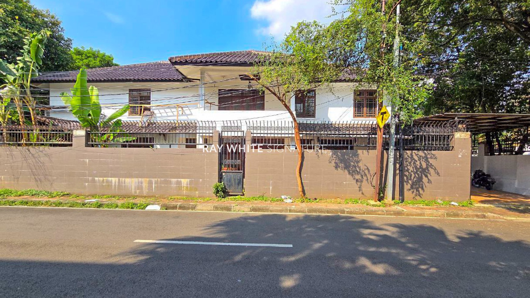 For Lease Rumah Posisi Hook di Jl Tulung Agung Menteng