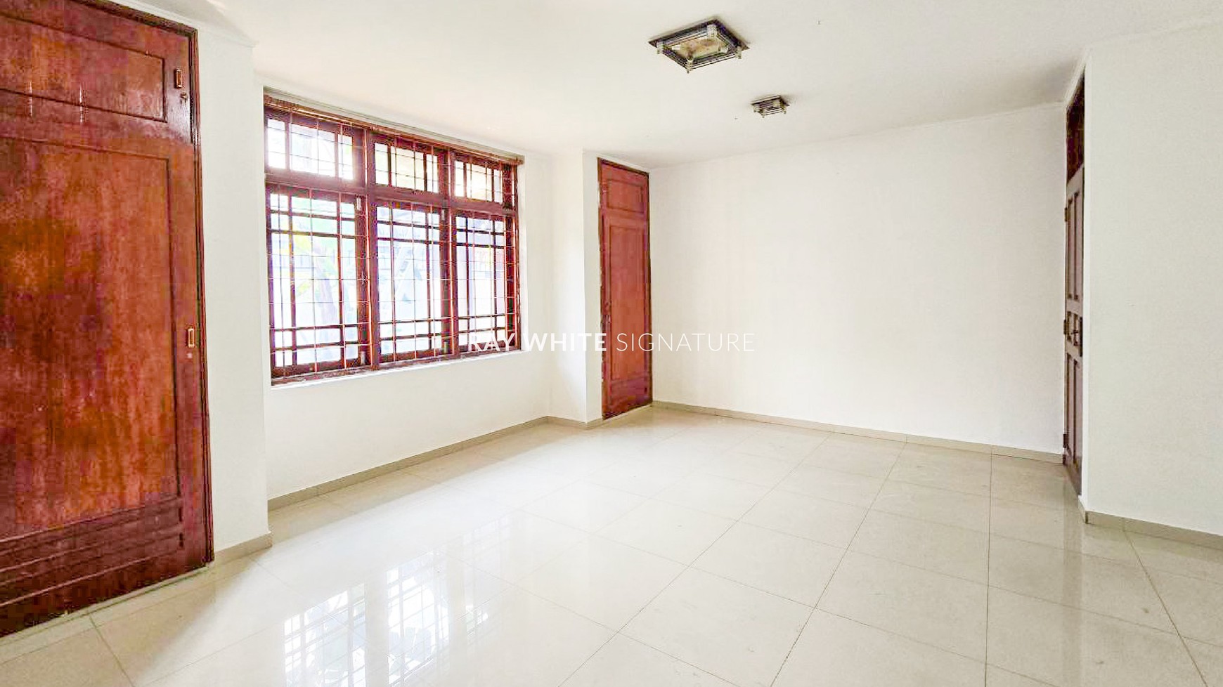 Sewa Rumah Posisi Hook di Jl Tulung Agung Cocok Untuk Kantor