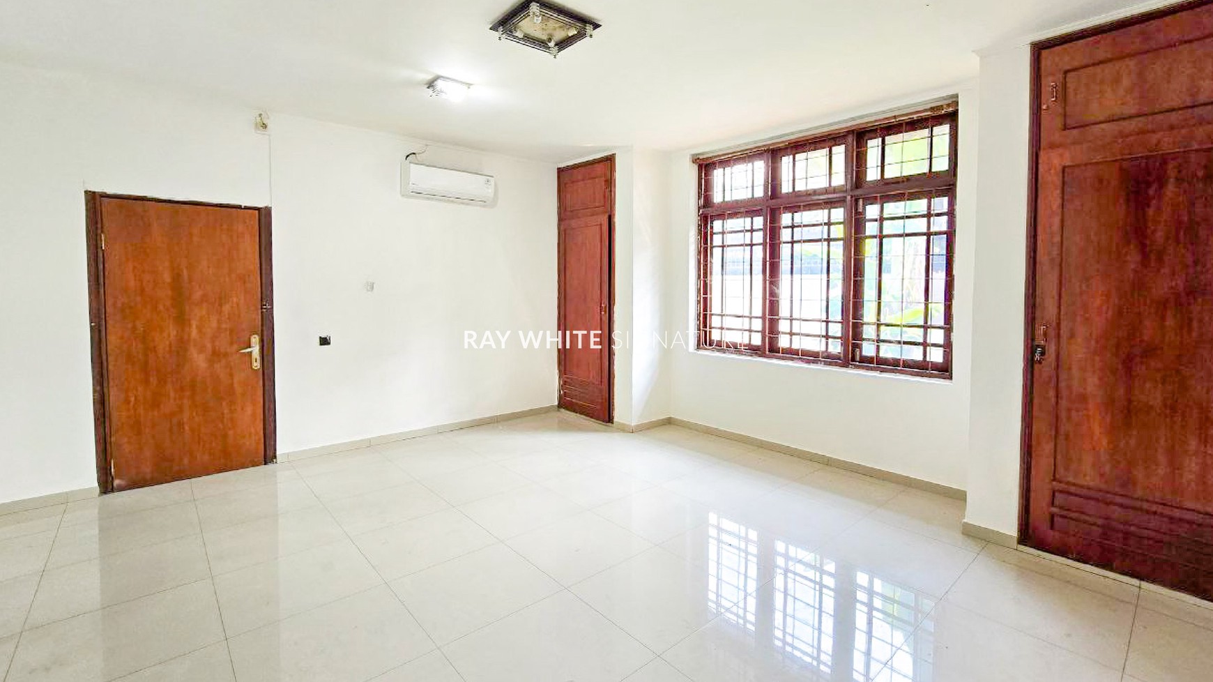 Sewa Rumah Posisi Hook di Jl Tulung Agung Cocok Untuk Kantor