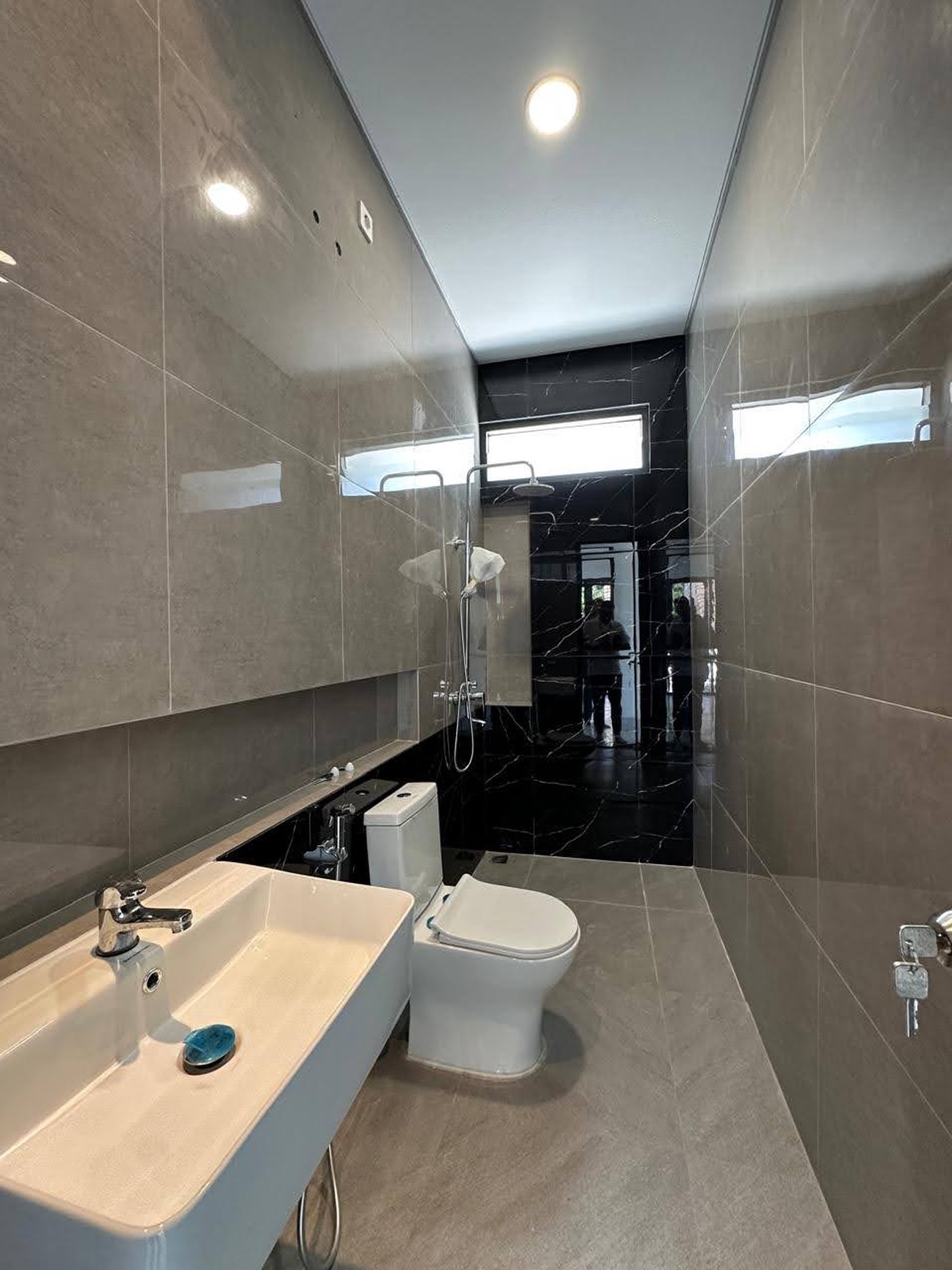 Rumah Dijual Greenlake Citraland Surabaya Barat New Gress 2M-an