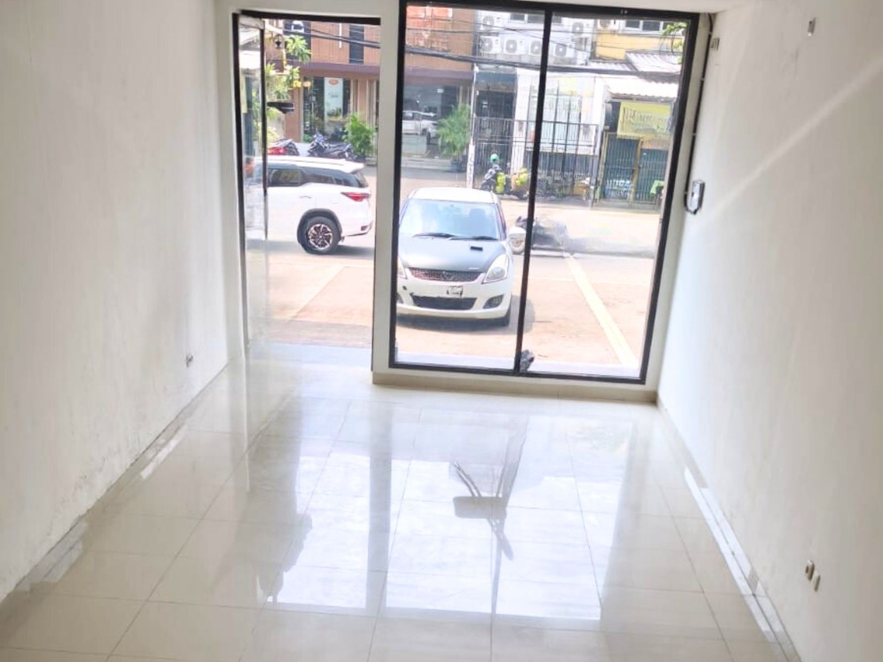Ruko Baru 3,5 Lantai, Strategis Komersil Di Tebet Barat, Dekat Jl. MT Haryono
