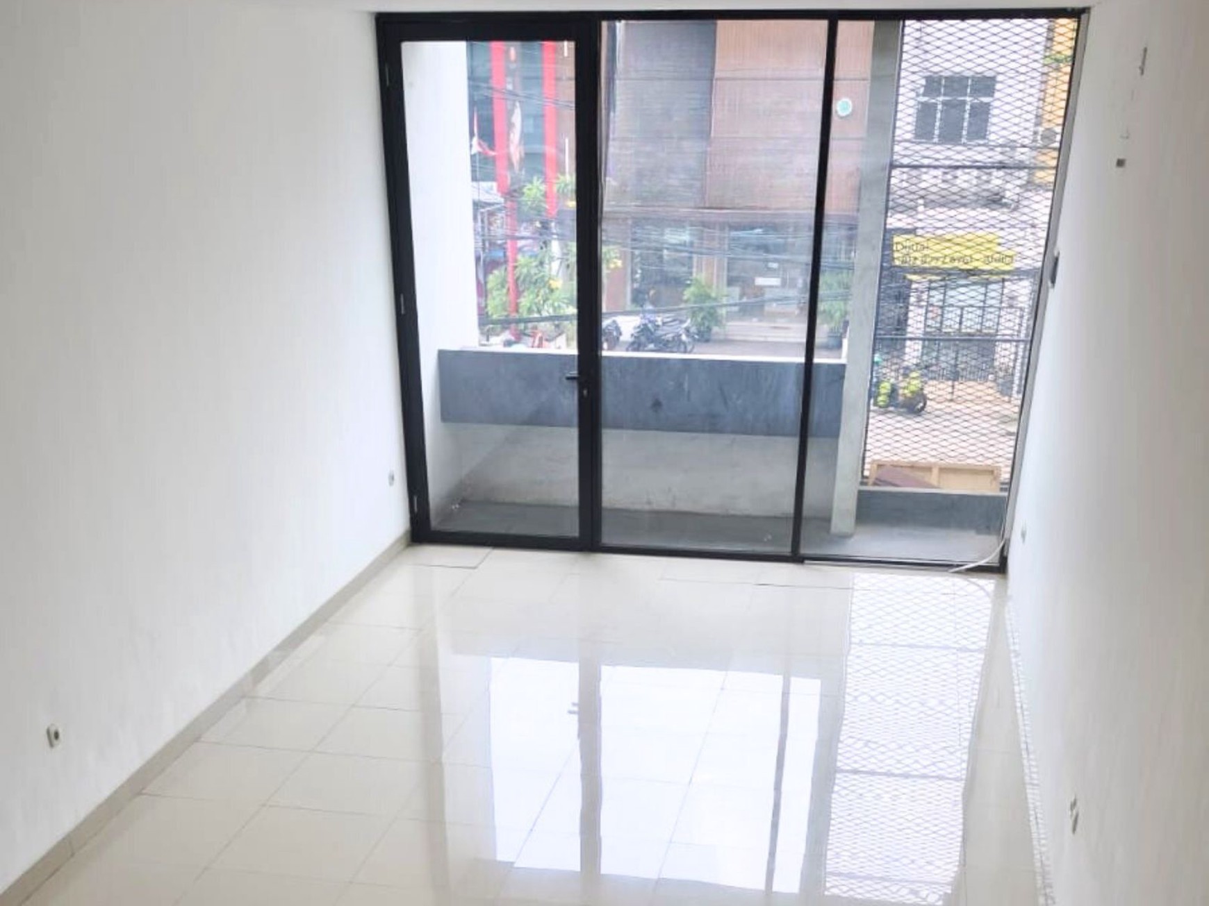 Ruko Baru 3,5 Lantai, Strategis Komersil Di Tebet Barat, Dekat Jl. MT Haryono