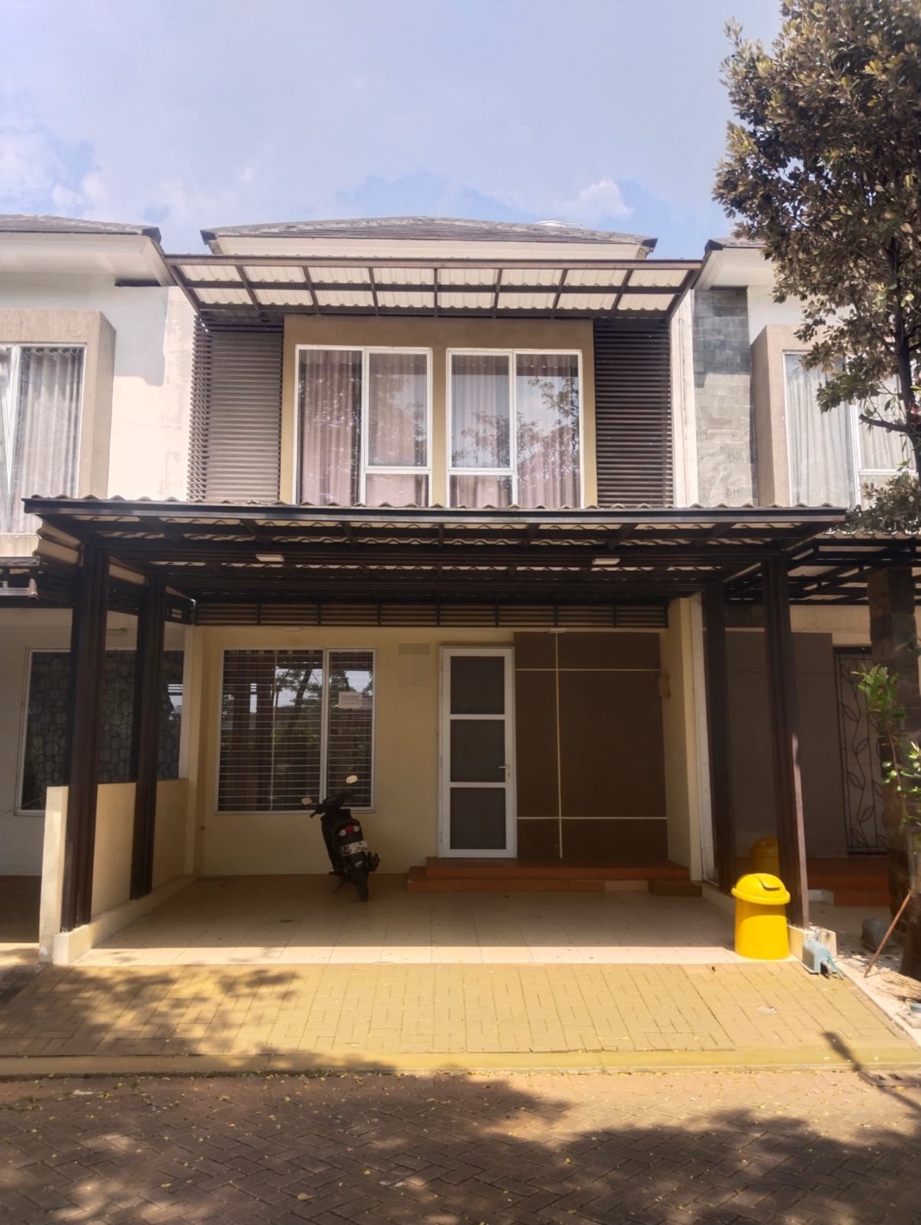 Rumah Bagus,nyaman,lokasi oke di Graha Raya