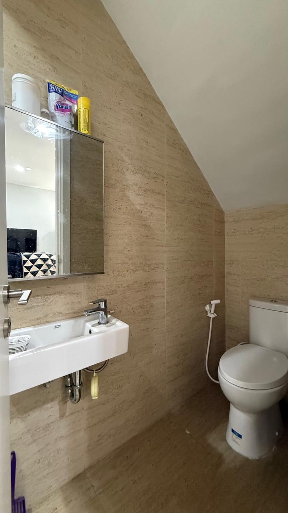 Rumah di Discovery Daerah Bintaro Tangerang Selatan 2 Lantai, KT 3 dan KM 3