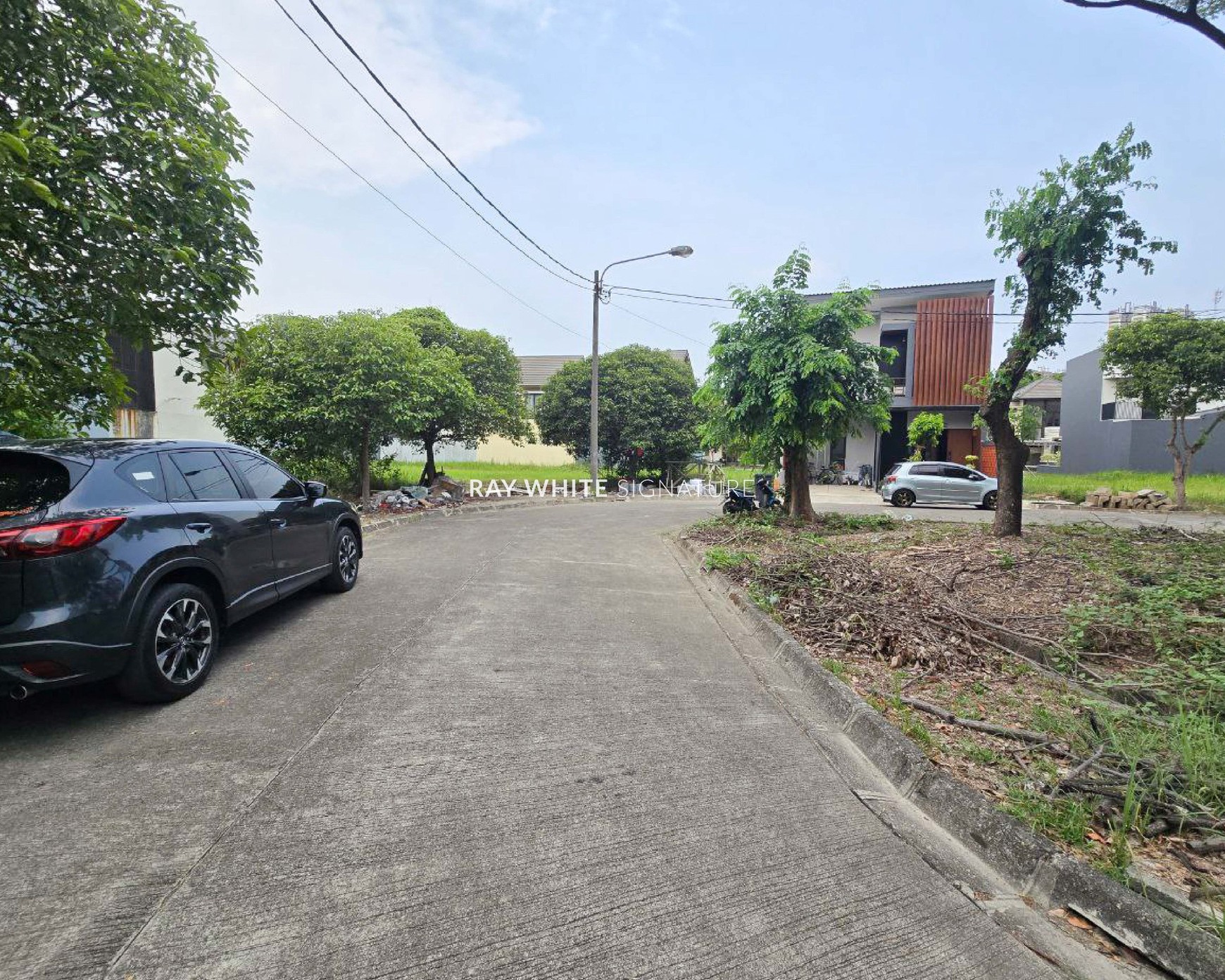 Rumah Komplek Hitung Tanah di Komplek Lippo Cikarang - Taman Valencia