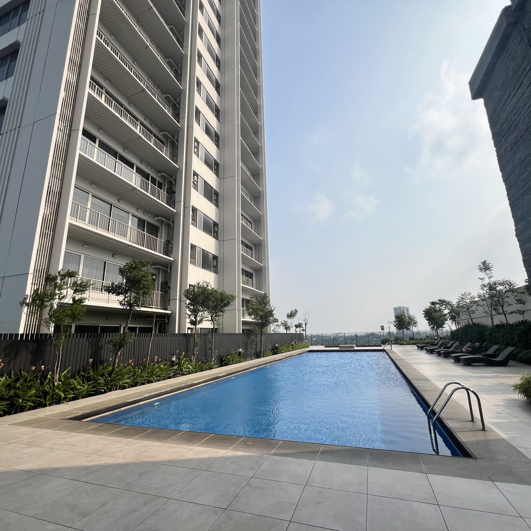 Tinggal Bawa Koper!!, Apartemen Modern Orange County - 2BR, Full Furnished & Lokasi Premium