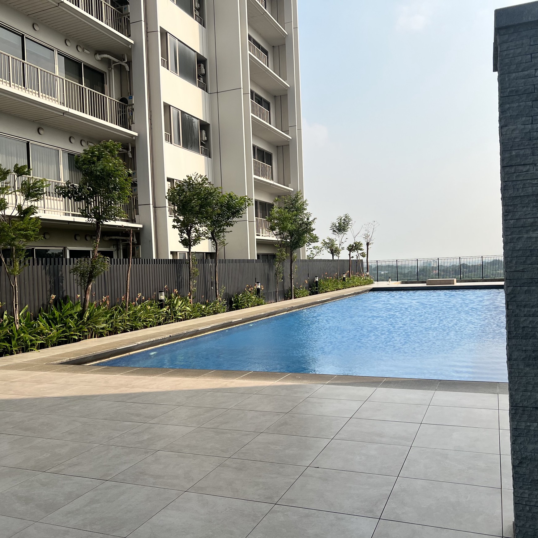 Tinggal Bawa Koper!!, Apartemen Modern Orange County - 2BR, Full Furnished & Lokasi Premium