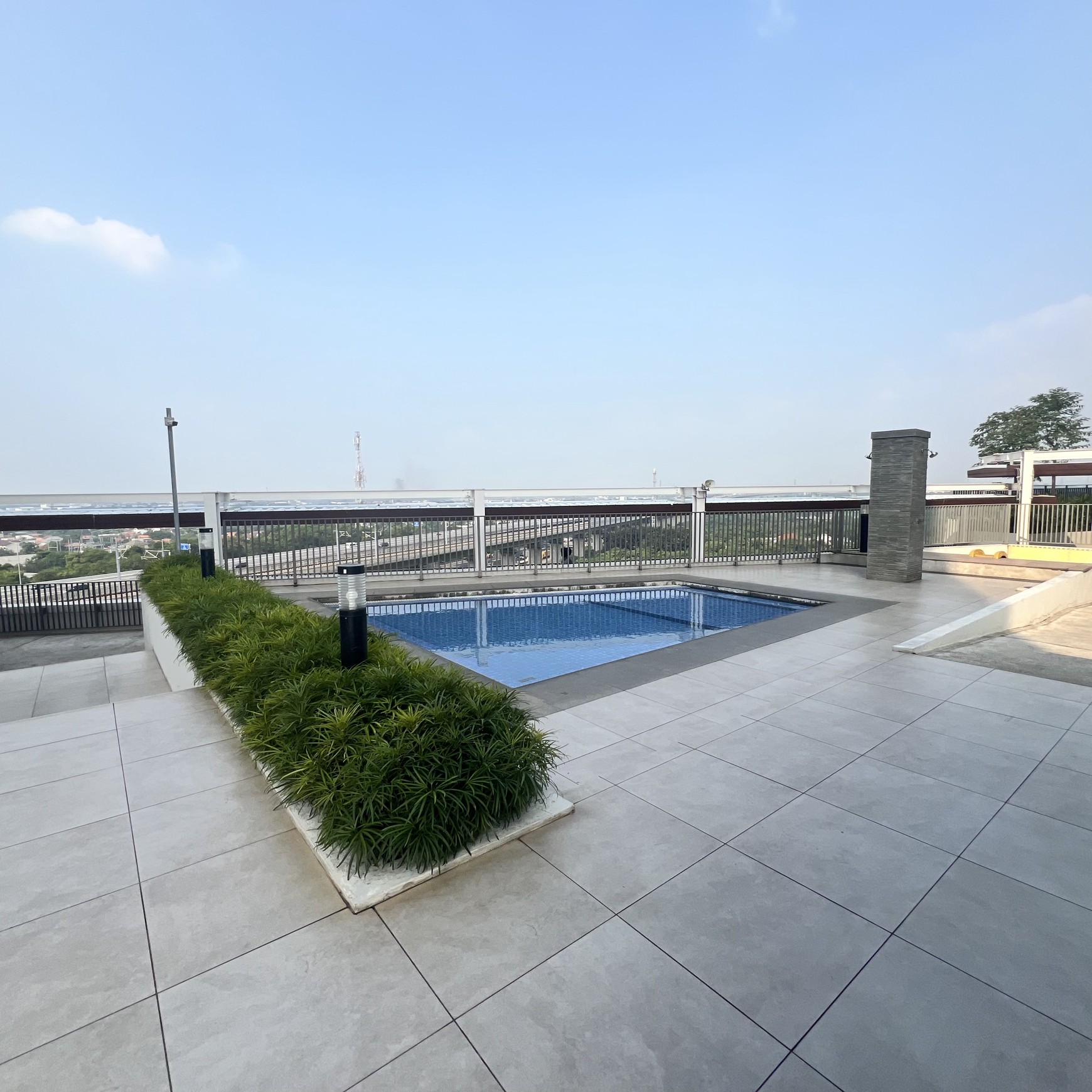 Tinggal Bawa Koper!!, Apartemen Modern Orange County - 2BR, Full Furnished & Lokasi Premium