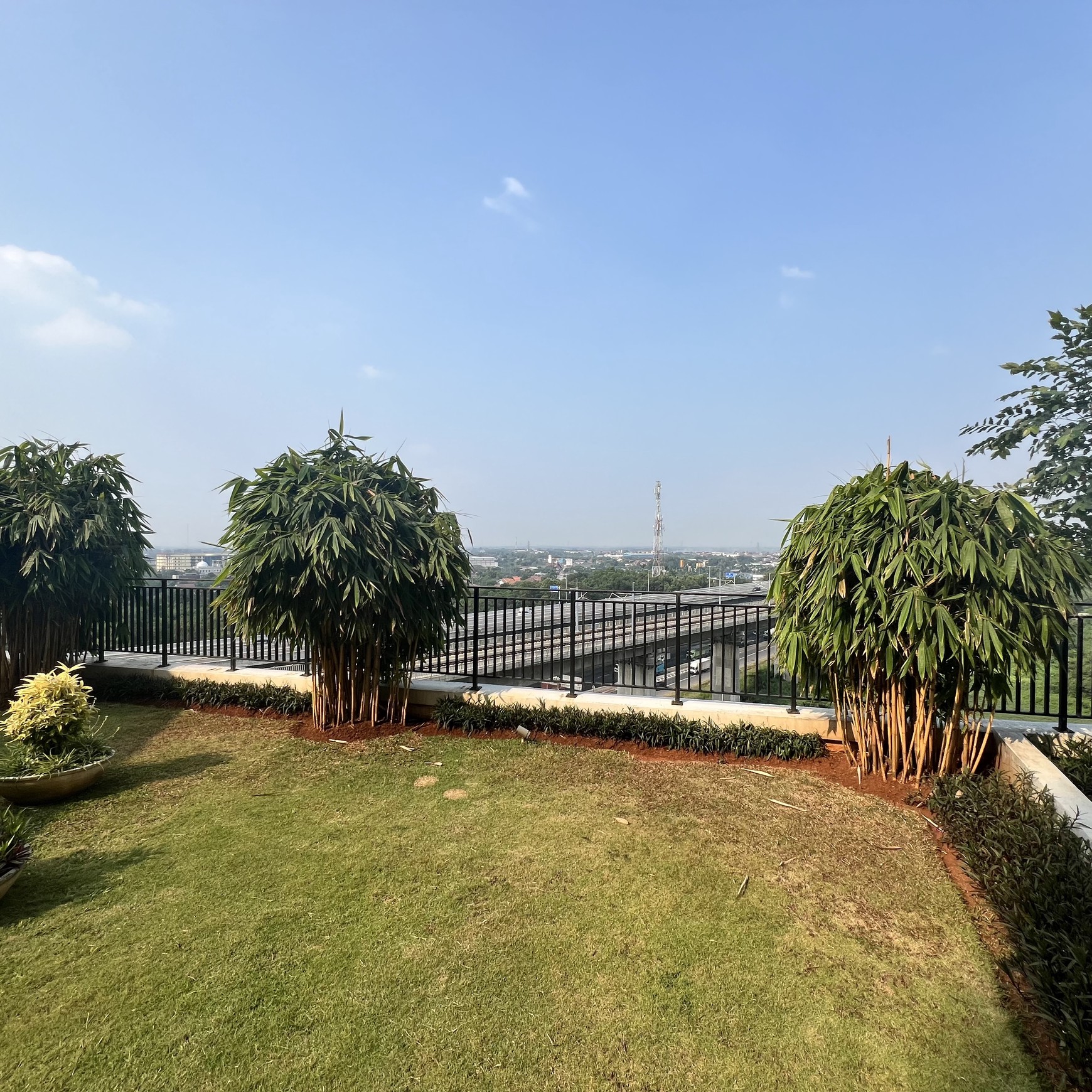 Tinggal Bawa Koper!!, Apartemen Modern Orange County - 2BR, Full Furnished & Lokasi Premium