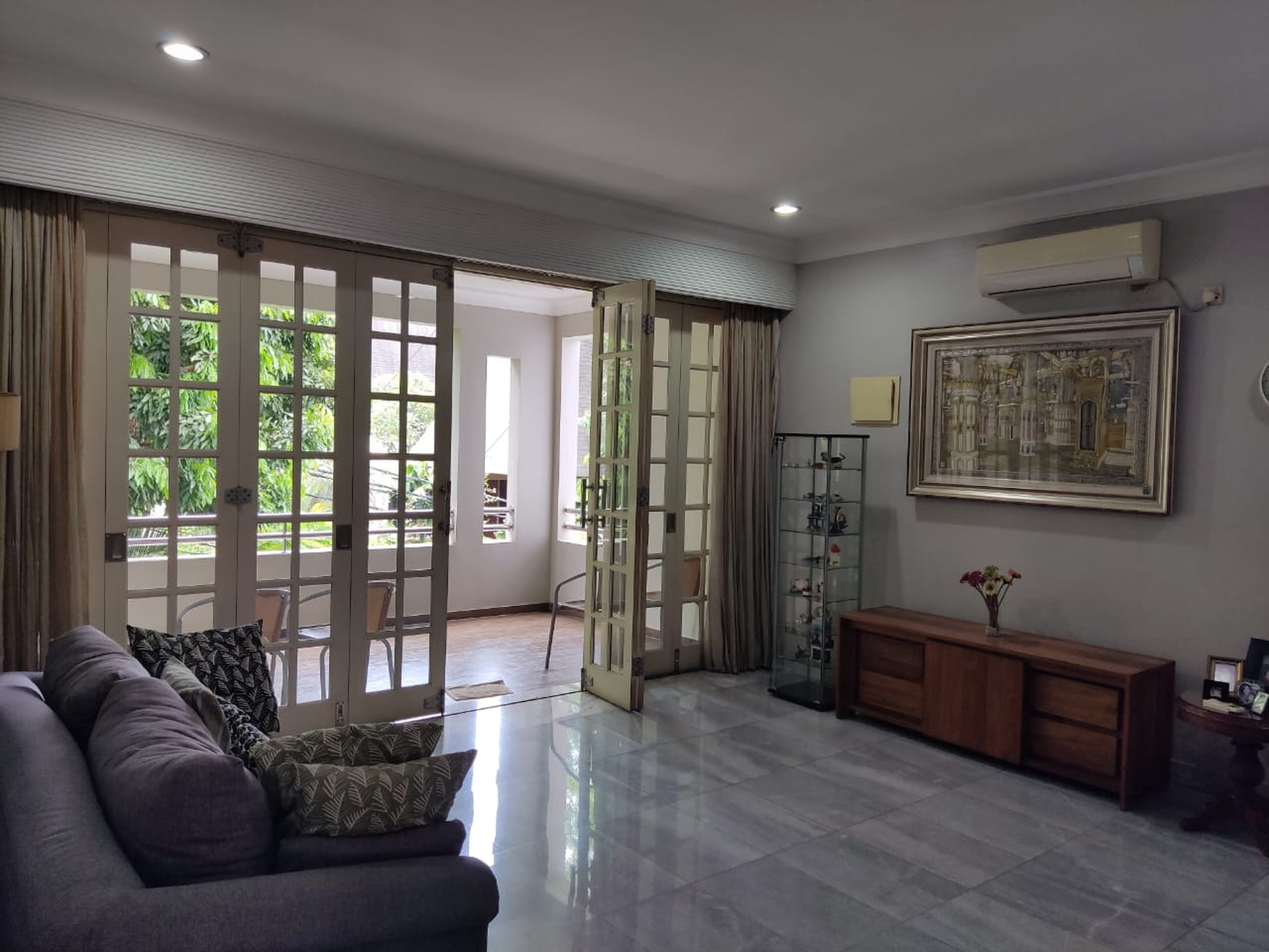 DIJUAL Rumah Asri, Cantik, Terawat di Pejaten Barat