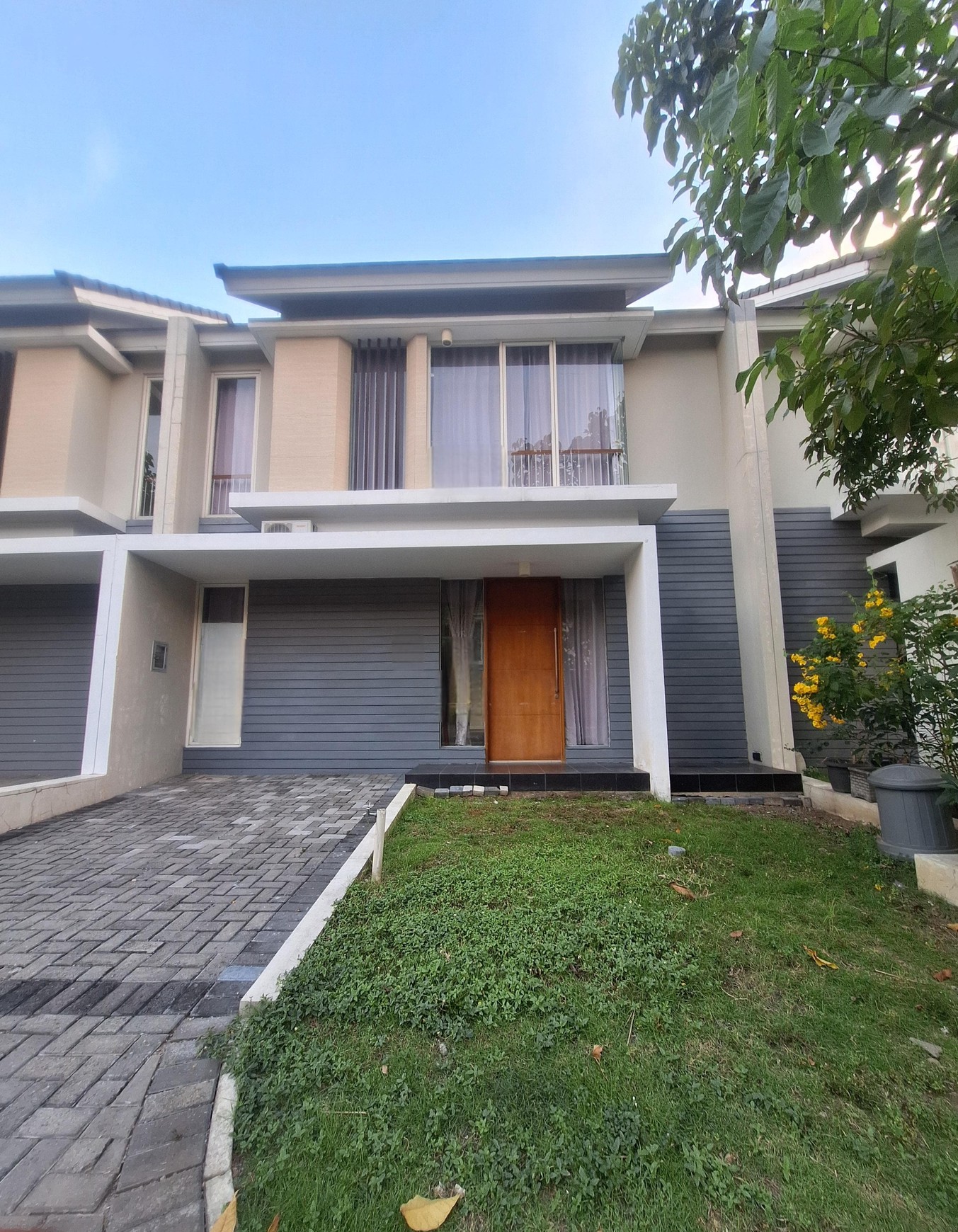 Murah Luas Dijual Rumah North West Park Citraland Spesial 8x15 Modern 2 Lantai- Semi Furnished 3 Kamar Tidur - Row Jalan Lebar
