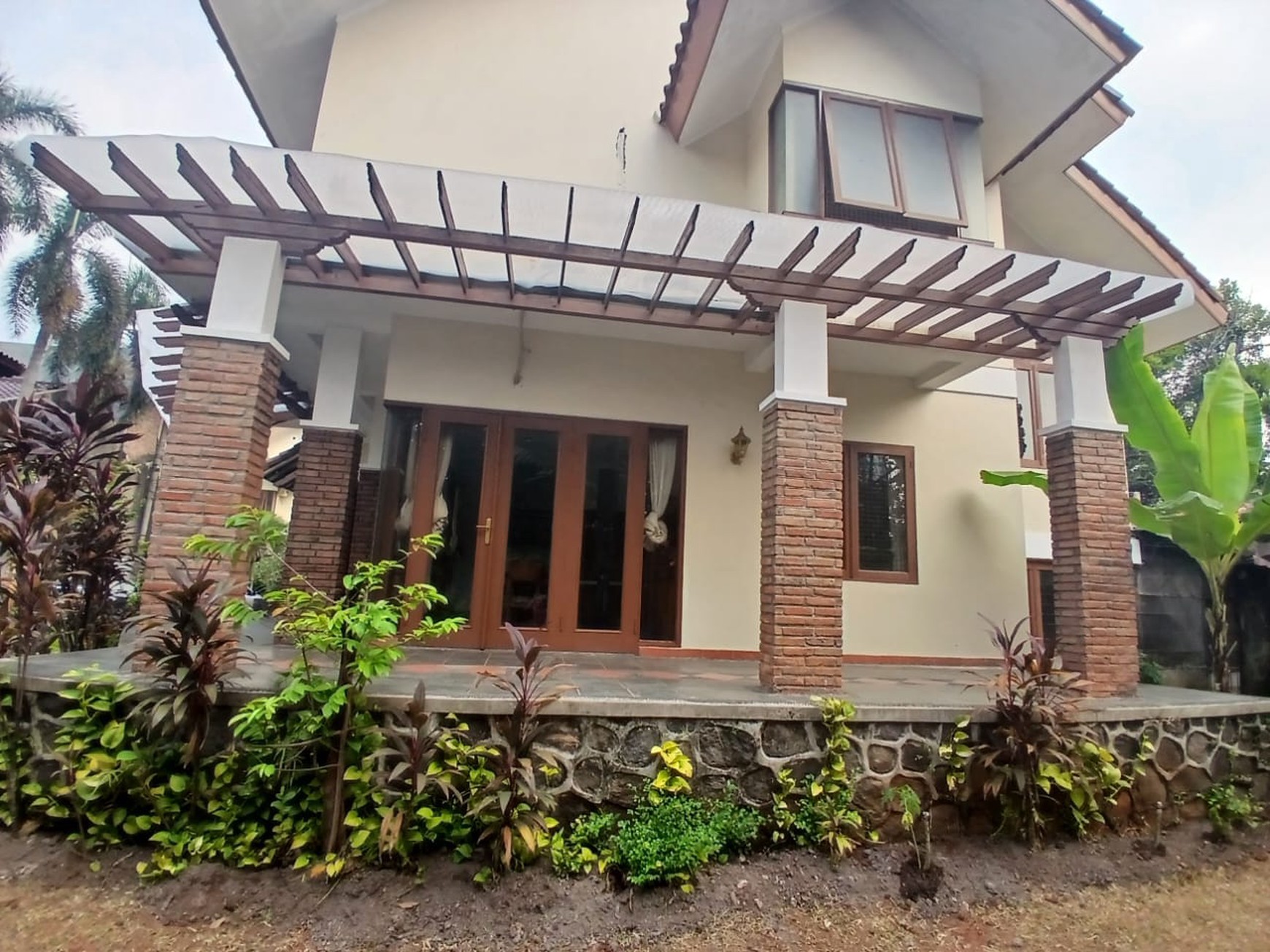 Disewakan rumah 2 KT di Puri Lebusa townhouse lebak bulus