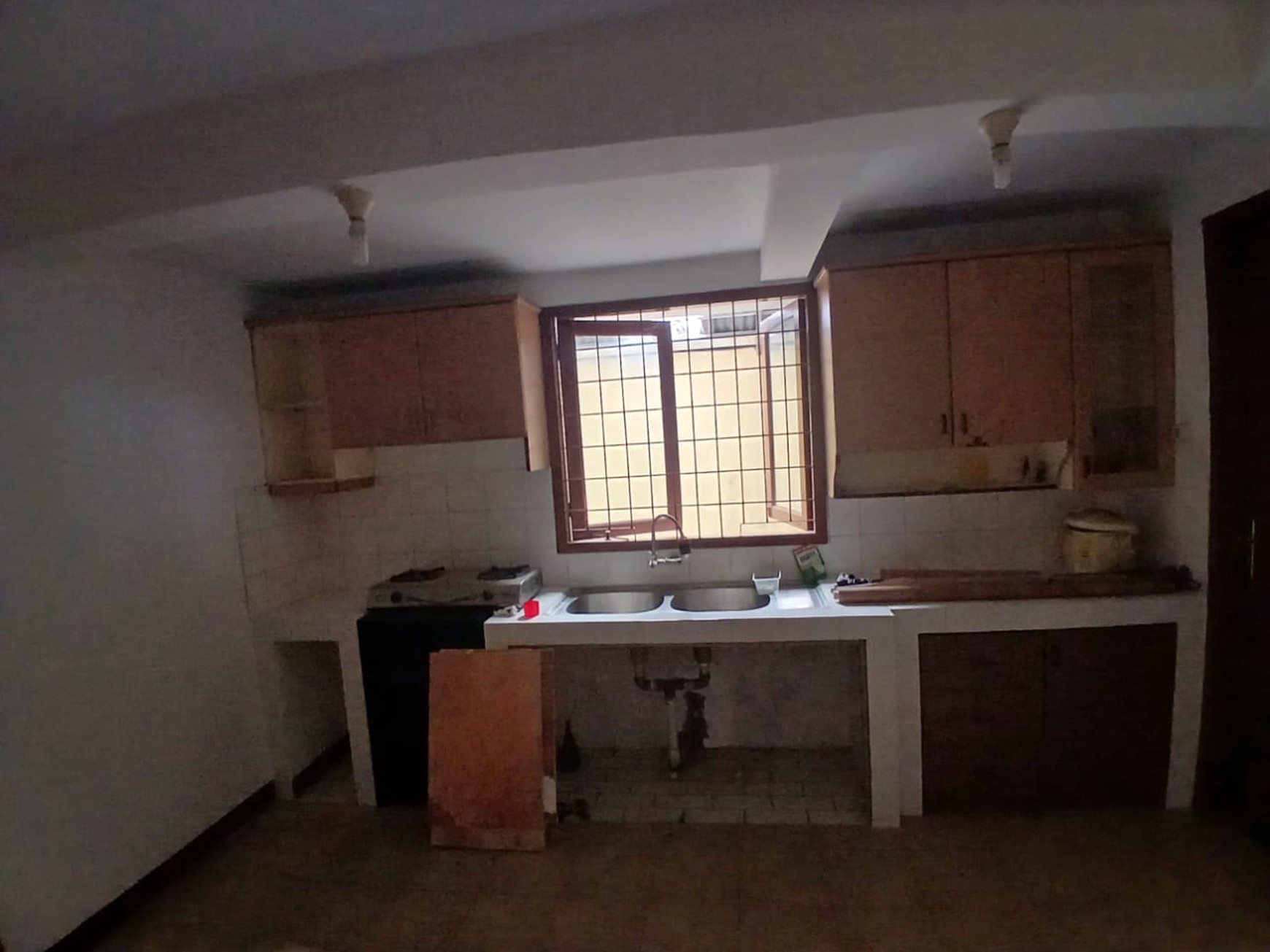 Disewakan rumah 2 KT di Puri Lebusa townhouse lebak bulus