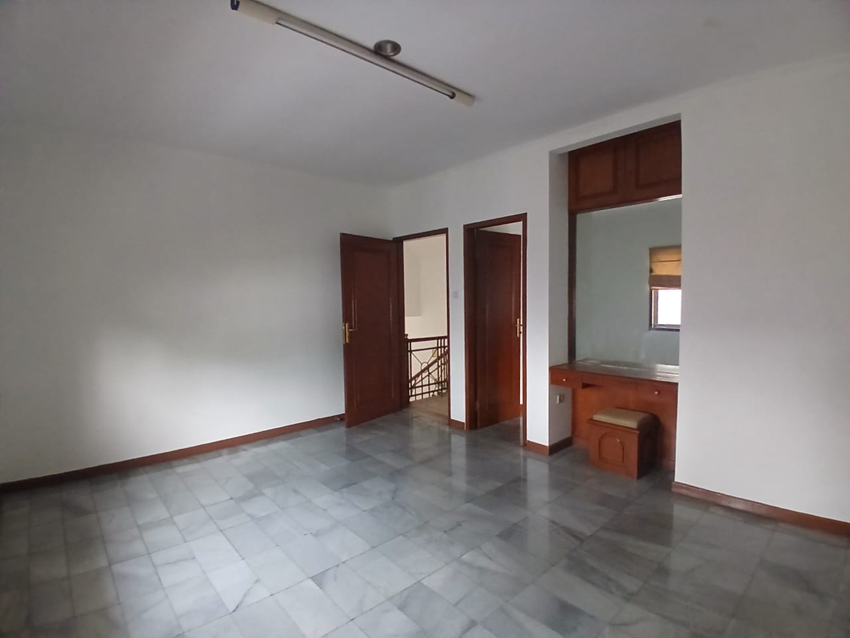 Disewakan rumah 2 KT di Puri Lebusa townhouse lebak bulus