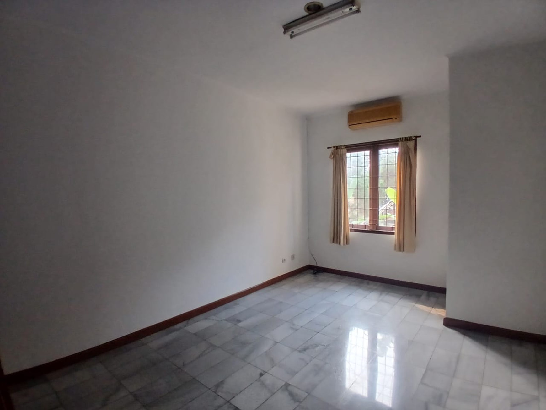 Disewakan rumah 2 KT di Puri Lebusa townhouse lebak bulus