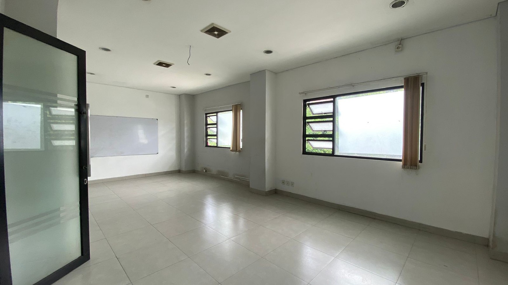 Disewa Cepat ! Gedung Kantor di Jl Wijaya Deket SCBD Jakarta Selatan