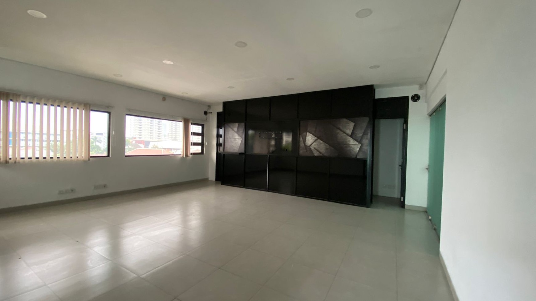 Disewa Cepat ! Gedung Kantor di Jl Wijaya Deket SCBD Jakarta Selatan