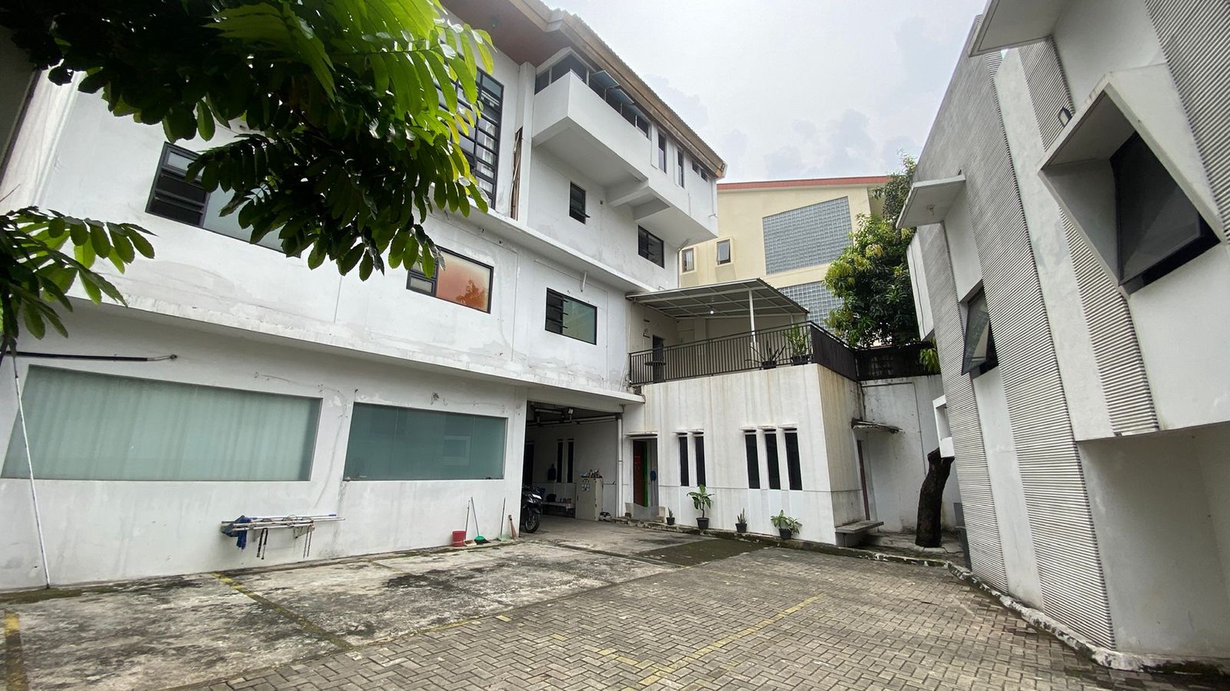 Disewa Cepat ! Gedung Kantor di Jl Wijaya Deket SCBD Jakarta Selatan