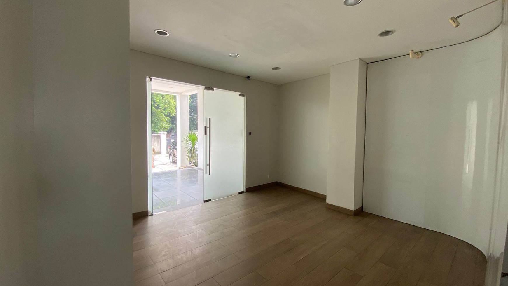 Dijual Cepat! Gedung Kantor Siap Pakai di Jl Wijaya, Kebayoran Baru