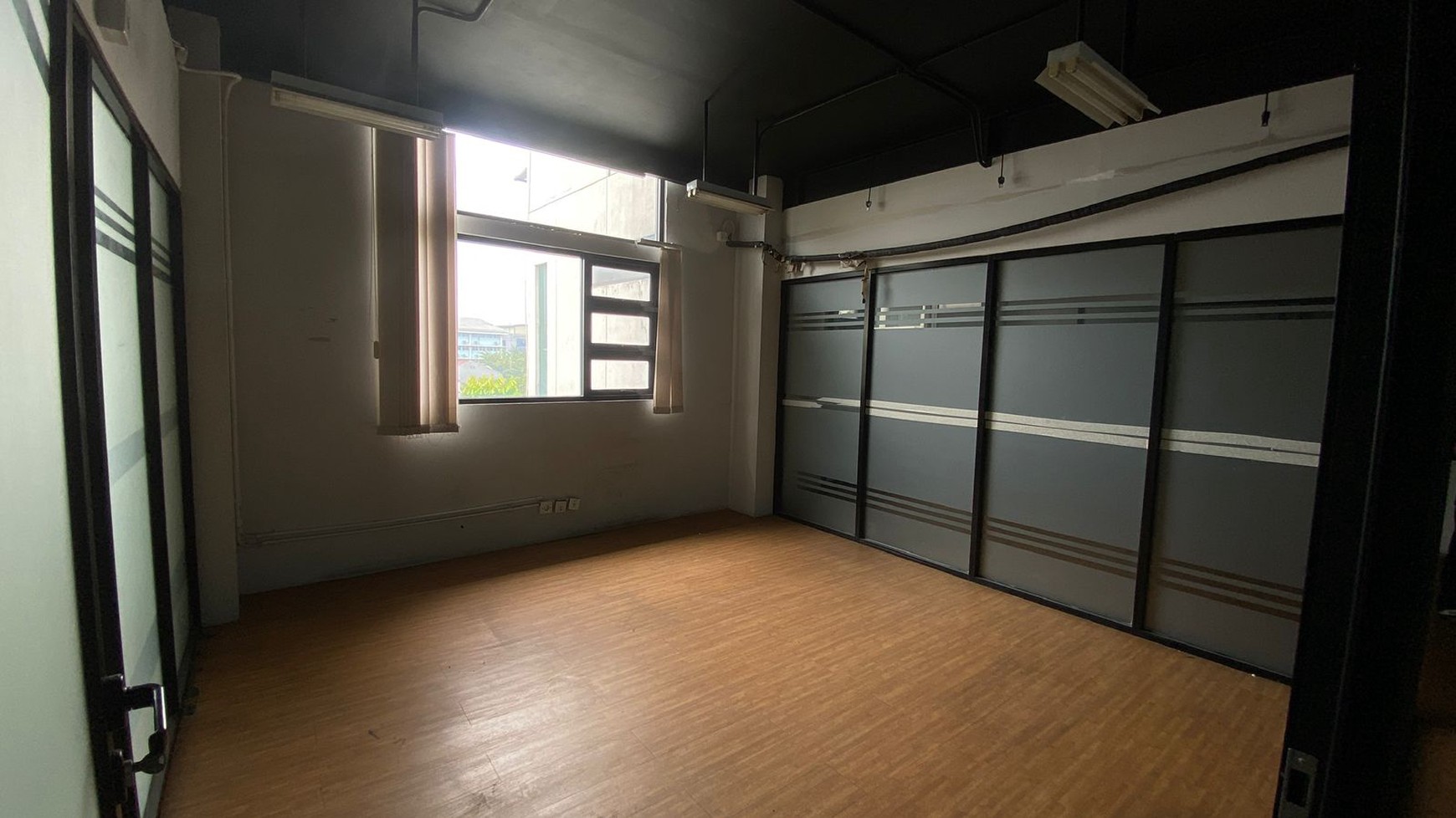 Dijual Cepat! Gedung Kantor Siap Pakai di Jl Wijaya, Kebayoran Baru
