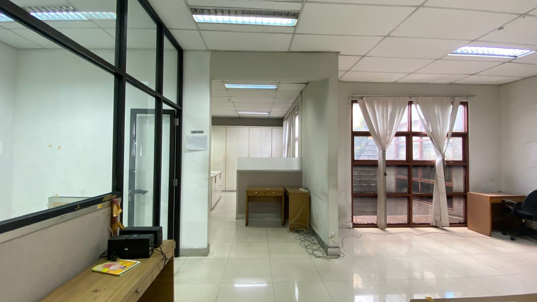 Disewakan Cepat! Kantor Siap Pakai di Jl Sisingamangaraja, Kebayoran Baru, Jakarta Selatan