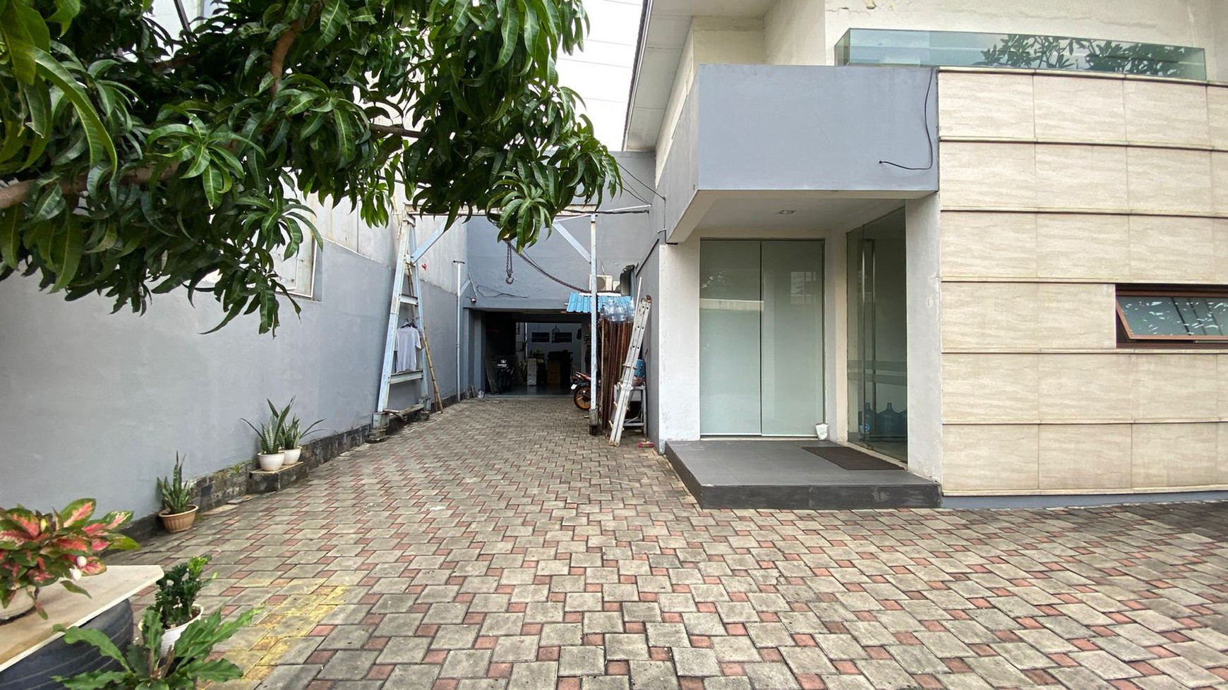 Disewakan Cepat! Kantor Siap Pakai di Jl Sisingamangaraja, Kebayoran Baru, Jakarta Selatan