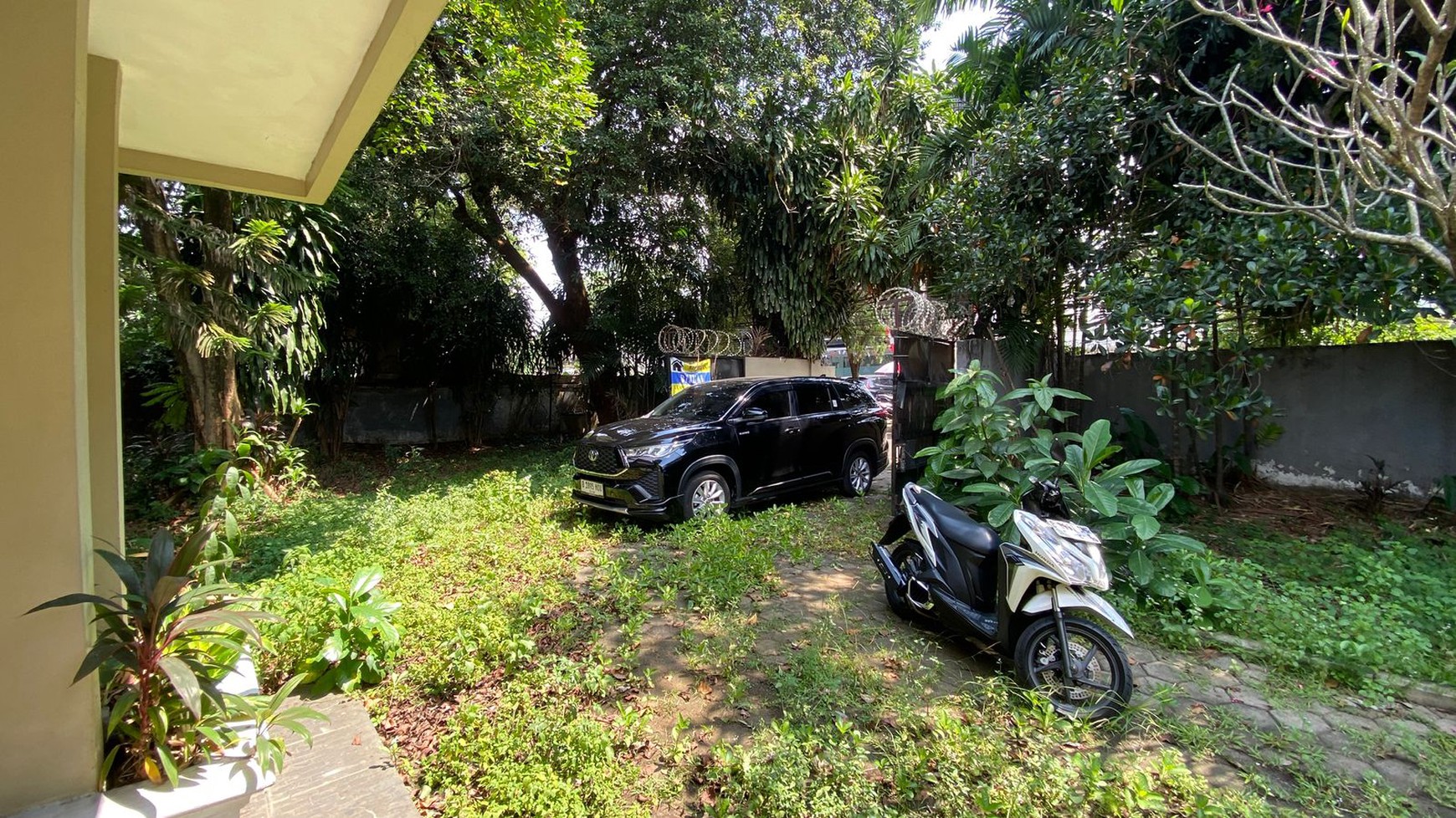 Dijual Rumah Tua Hitung Tanah 1.300 M di Kawasan Kemang Barat, Jakarta Selatan