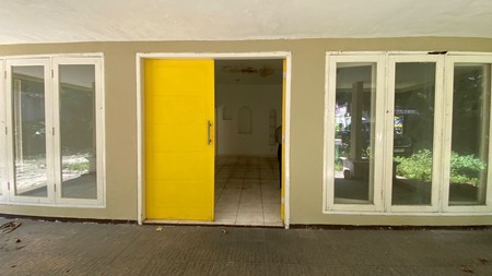  Dijual Rumah Tua Hitung Tanah 1.300 M di Kawasan Kemang Barat, Jakarta Selatan