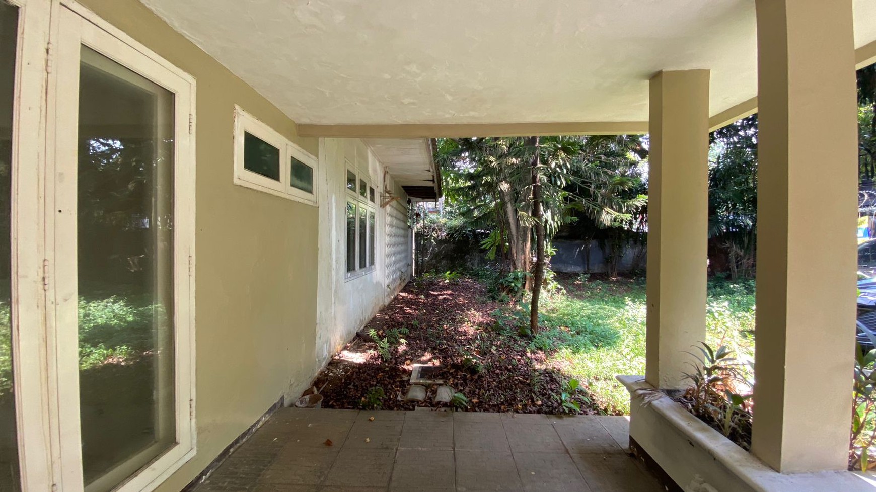 Dijual Rumah Tua Hitung Tanah 1.300 M di Kawasan Kemang Barat, Jakarta Selatan