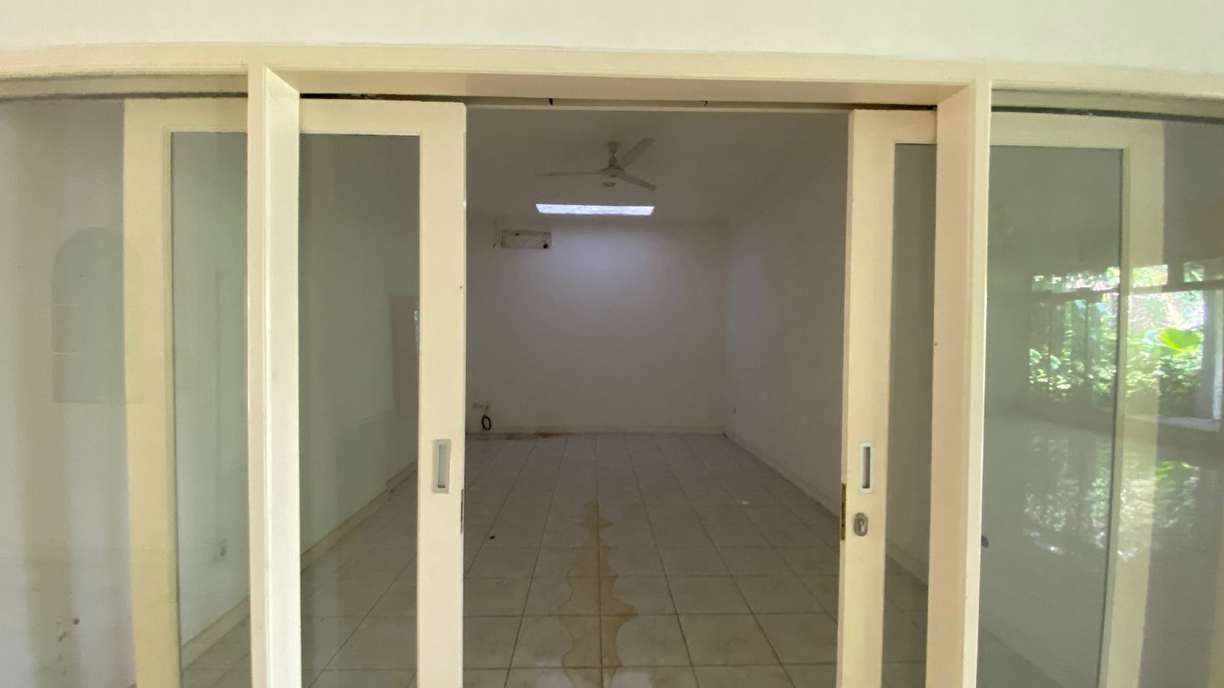 Dijual Rumah Tua Hitung Tanah 1.300 M di Kawasan Kemang Barat, Jakarta Selatan