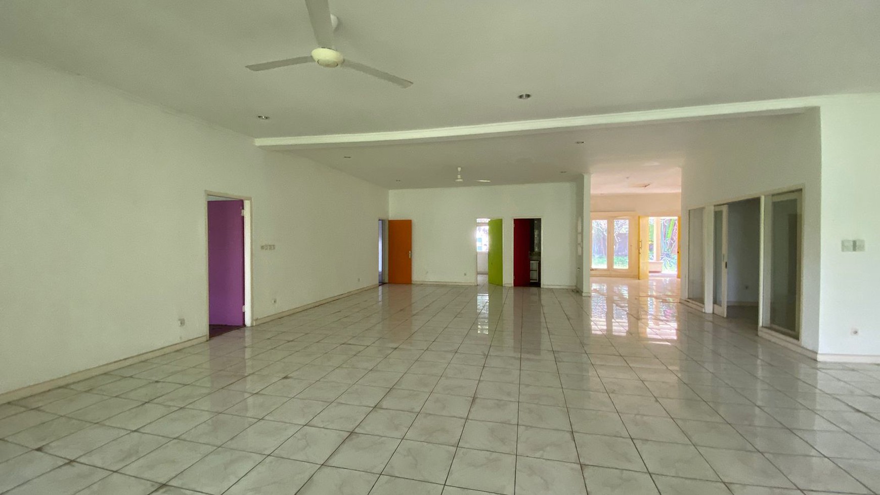 Dijual Rumah Tua Hitung Tanah 1.300 M di Kawasan Kemang Barat, Jakarta Selatan