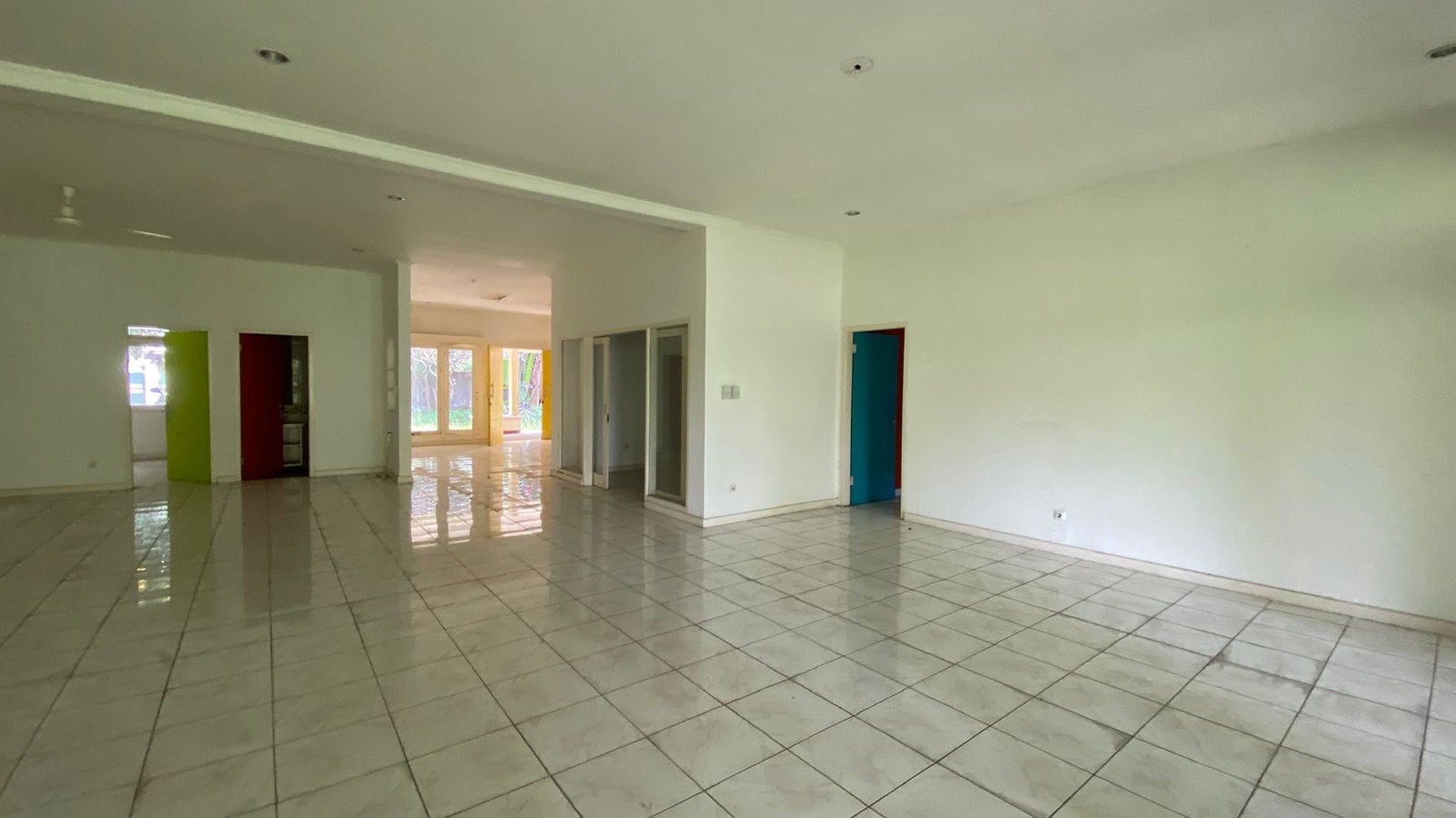 Dijual Rumah Tua Hitung Tanah 1.300 M di Kawasan Kemang Barat, Jakarta Selatan