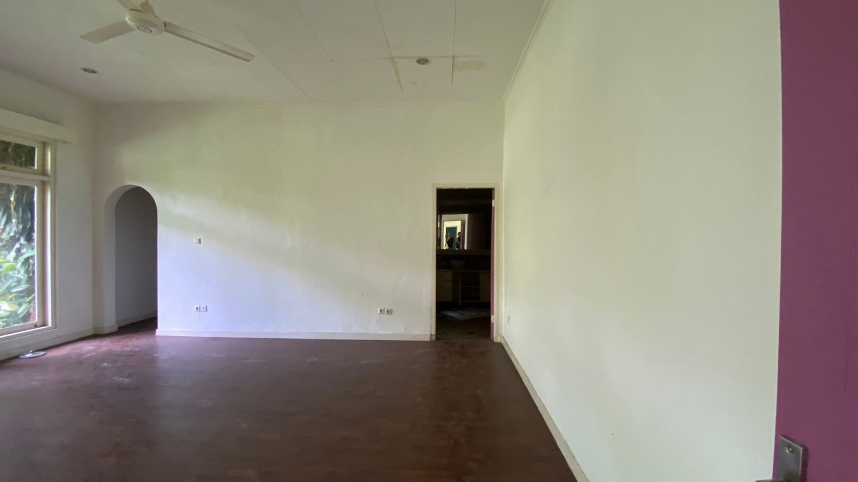 Dijual Rumah Tua Hitung Tanah 1.300 M di Kawasan Kemang Barat, Jakarta Selatan