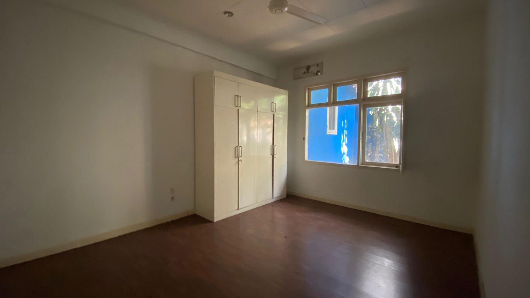 Dijual Rumah Tua Hitung Tanah 1.300 M di Kawasan Kemang Barat, Jakarta Selatan