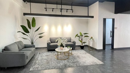 DISEWAKAN RUANG USAHA COCOK UNTUK KANTOR DAN KLINIK KECANTIKAN DI PAKUBUWONO