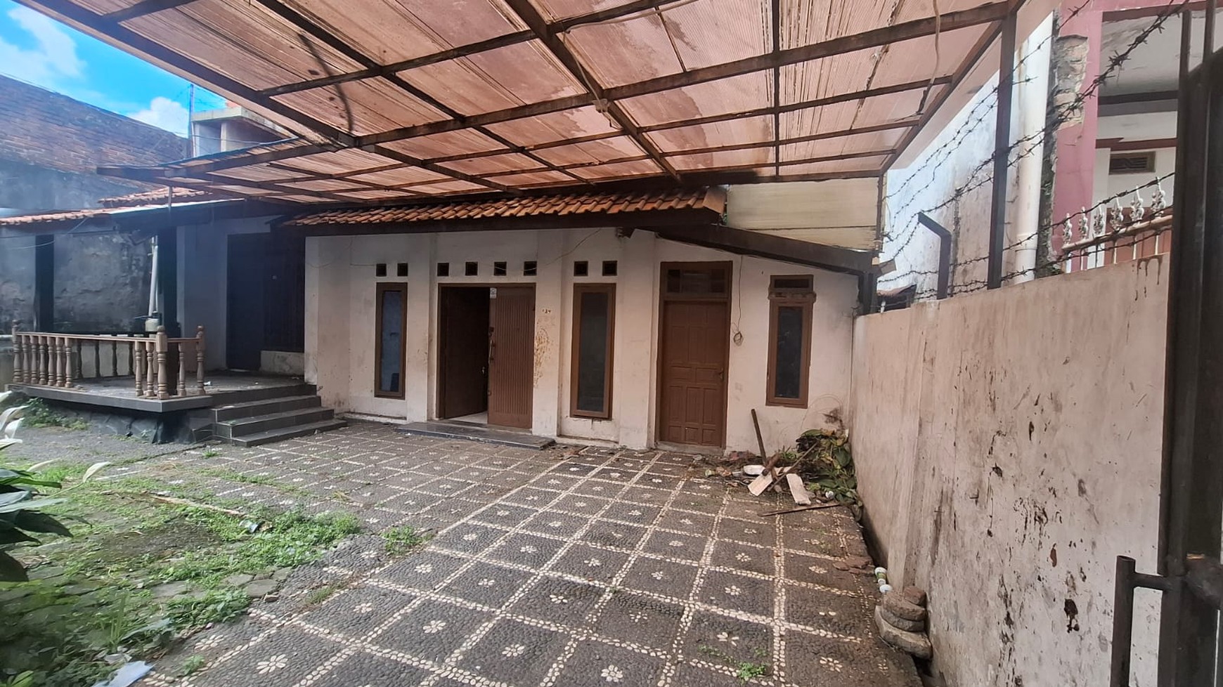 Rumah lama , Pusat Kota , dekat Terminal Leuwipanjang , MURAH hitung tanah saja