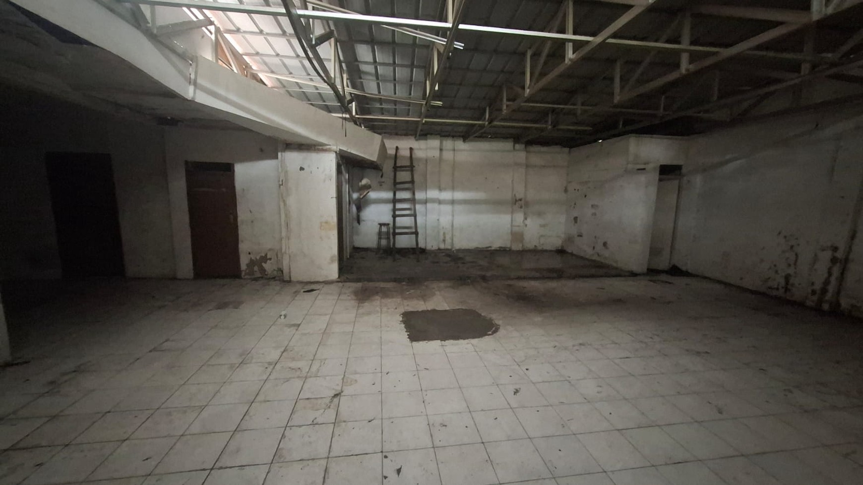 Rumah lama , Pusat Kota , dekat Terminal Leuwipanjang , MURAH hitung tanah saja