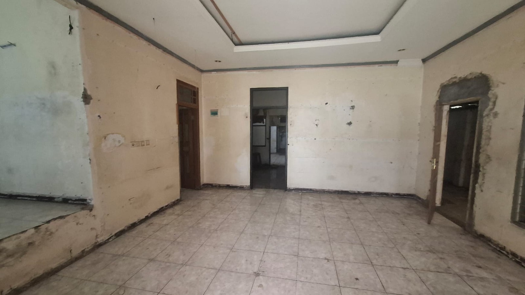 Rumah lama , Pusat Kota , dekat Terminal Leuwipanjang , MURAH hitung tanah saja