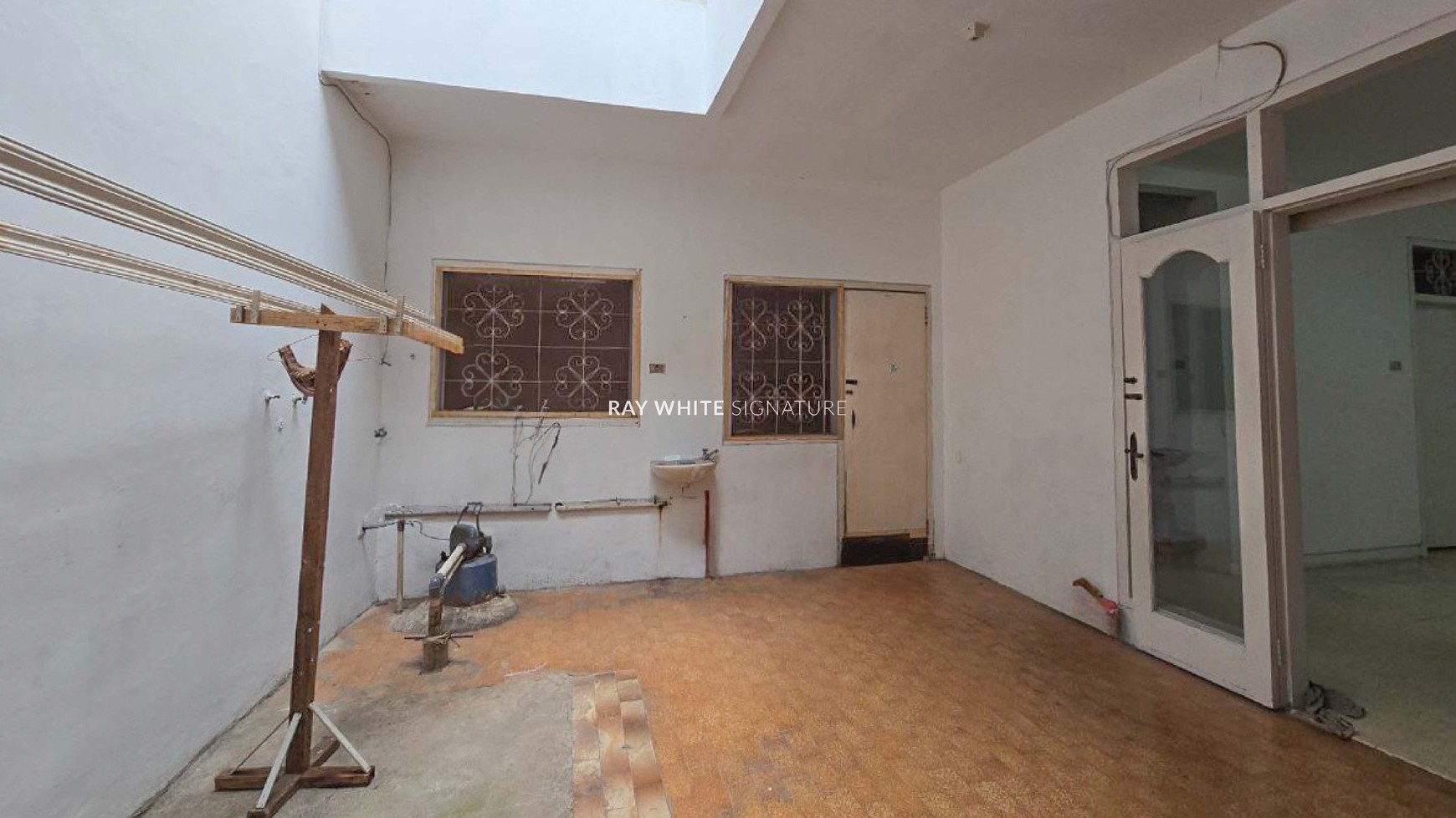 Rumah Cocok Untuk Kost atau Kantor di Jl Setiabudi Timur
