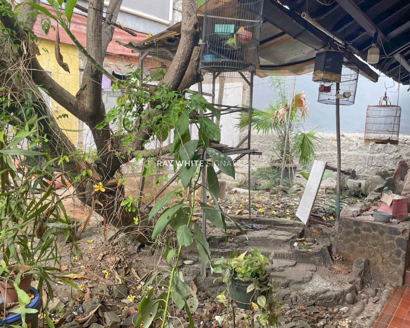 Rumah Tua Hitung Tanah Bagus Untuk Hunian di Jl Manggar Pondok Kelapa