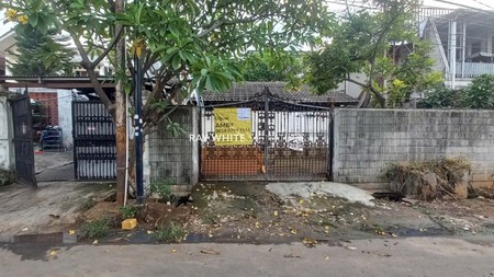 Rumah Tua Hitung Tanah Bagus Untuk Hunian di Jl Manggar Pondok Kelapa
