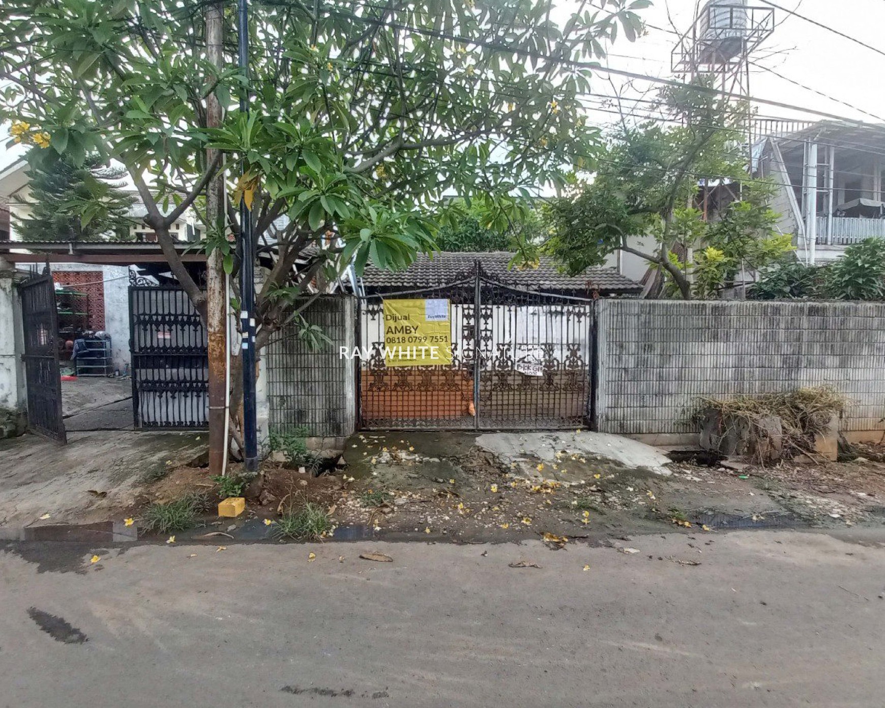 Rumah Tua Hitung Tanah Bagus Untuk Hunian di Jl Manggar Pondok Kelapa