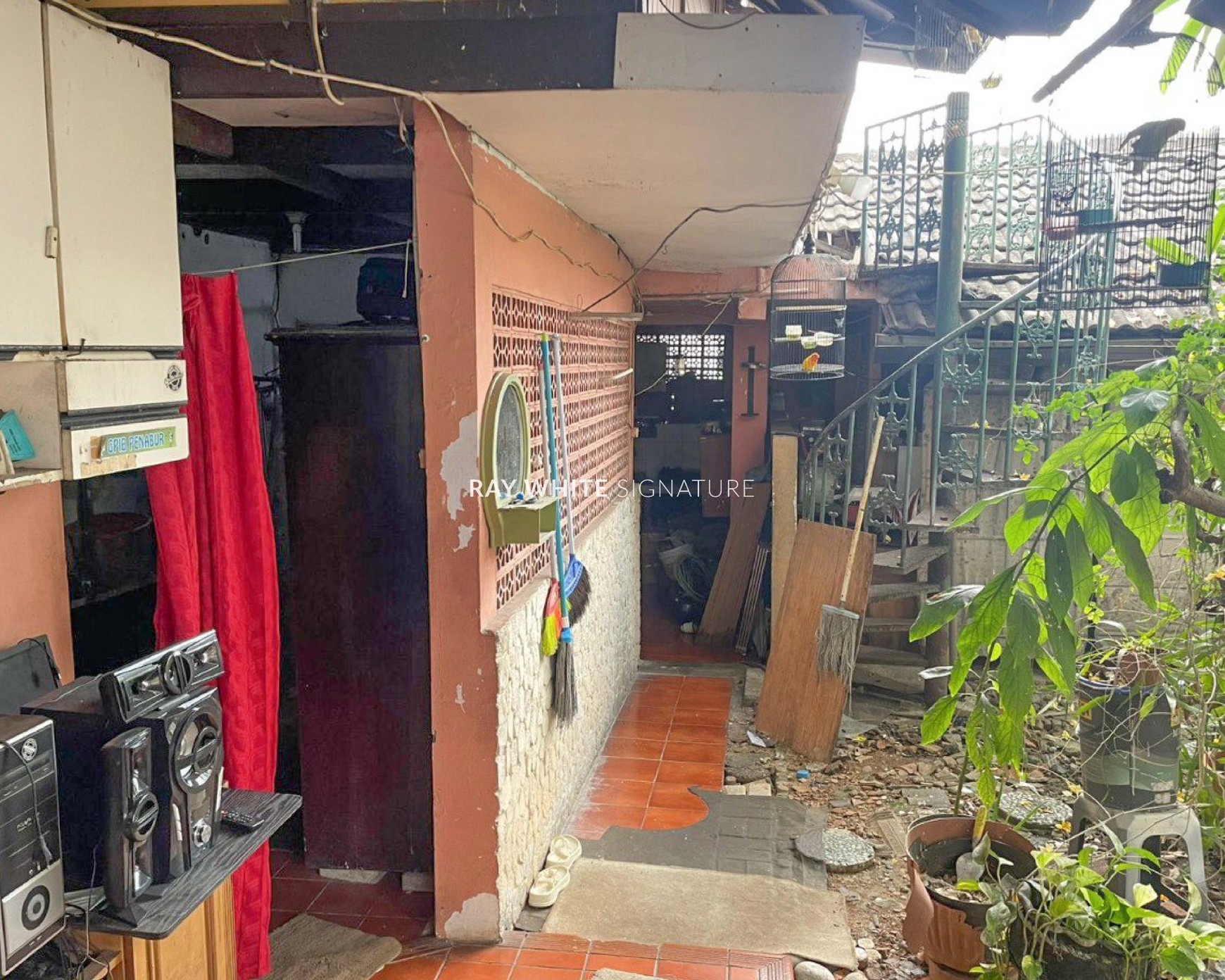 Rumah Tua Hitung Tanah Bagus Untuk Hunian di Jl Manggar Pondok Kelapa
