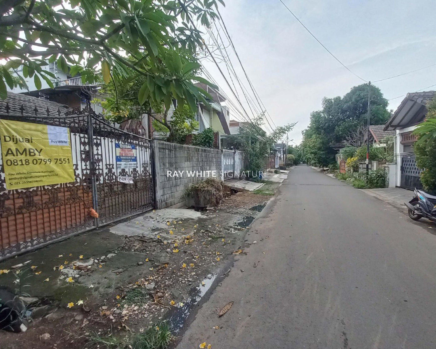 Rumah Tua Hitung Tanah Bagus Untuk Hunian di Jl Manggar Pondok Kelapa