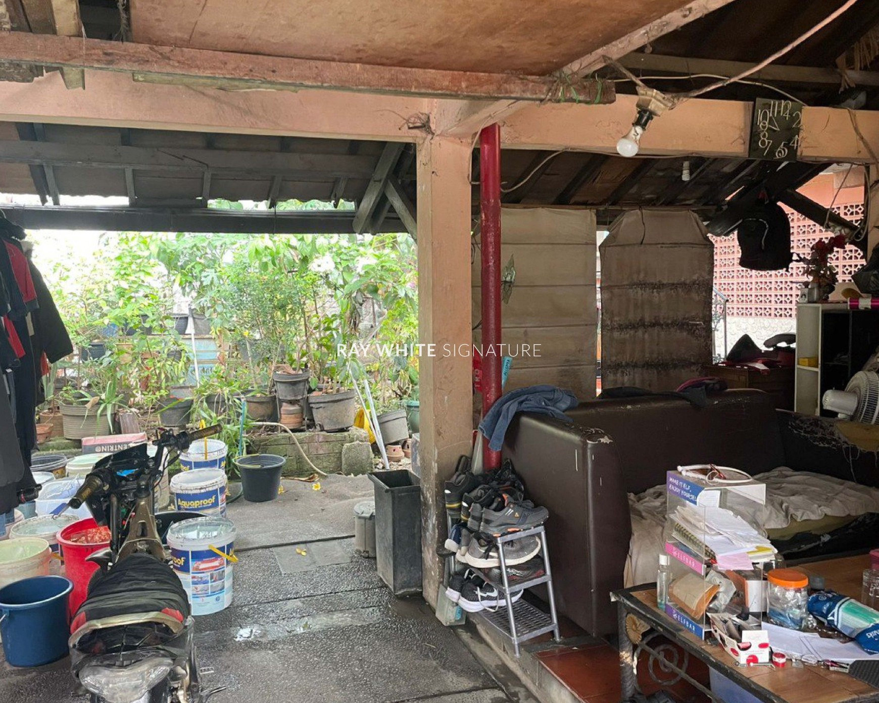 Rumah Tua Hitung Tanah Bagus Untuk Hunian di Jl Manggar Pondok Kelapa