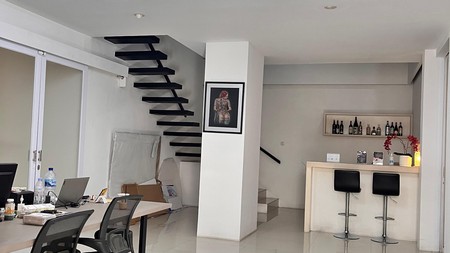 Rumah 2 Lantai Bagus di Bintaro dengan Luas 120 m2 dan Bangunan 200 m2 SHM