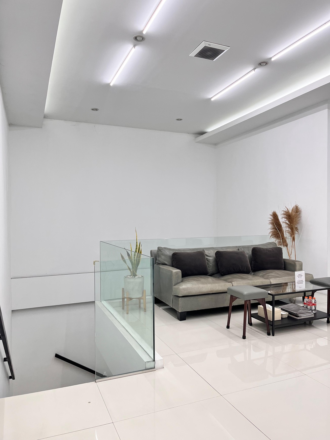 Rumah 2 Lantai Bagus di Bintaro dengan Luas 120 m2 dan Bangunan 200 m2 SHM