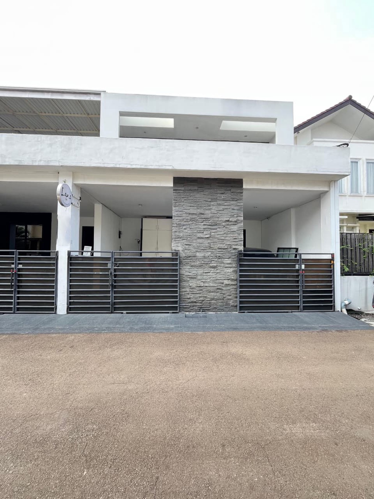 Rumah 2 Lantai Bagus di Bintaro dengan Luas 120 m2 dan Bangunan 200 m2 SHM
