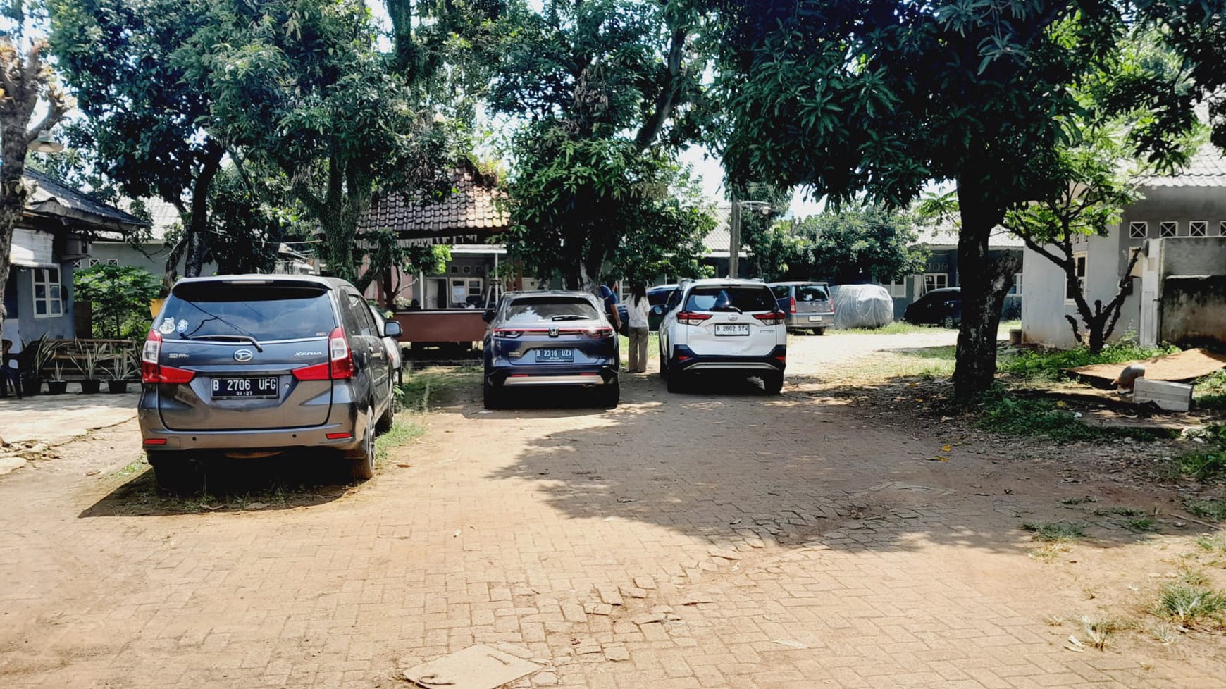 DIJUAL TANAH BERIKUT KOST DI CILENGGANG